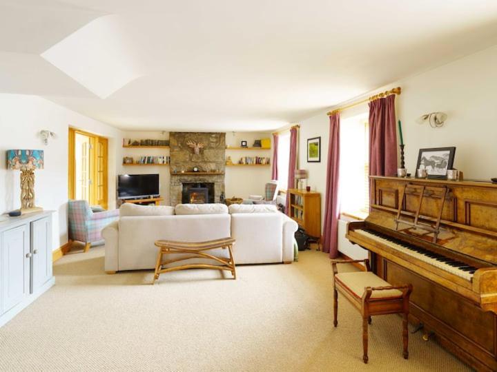 Milne's Brae, Cosy, Comfortable And Centrally Located In Beautiful * Braemar
