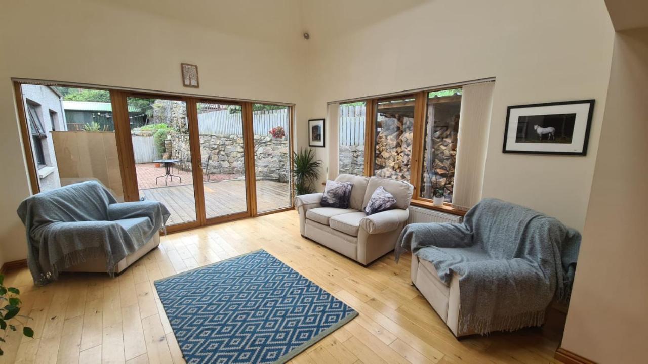 Milne's Brae, Cosy, Comfortable And Centrally Located In Beautiful Holiday home Braemar